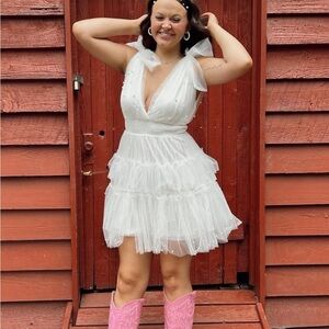 Elegant White Sleeveless Dress